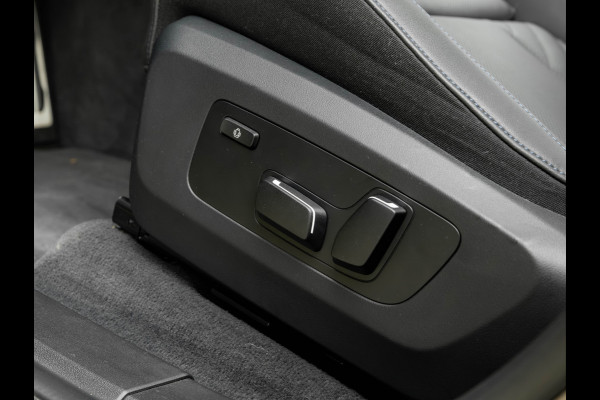 BMW X3 30e xDrive M-Sport Pro - Pano - Trekhaak - Stuurwiel Verwarmd