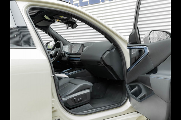 BMW X3 30e xDrive M-Sport Pro - Pano - Trekhaak - Stuurwiel Verwarmd