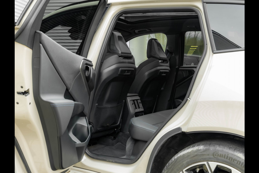 BMW X3 30e xDrive M-Sport Pro - Pano - Trekhaak - Stuurwiel Verwarmd