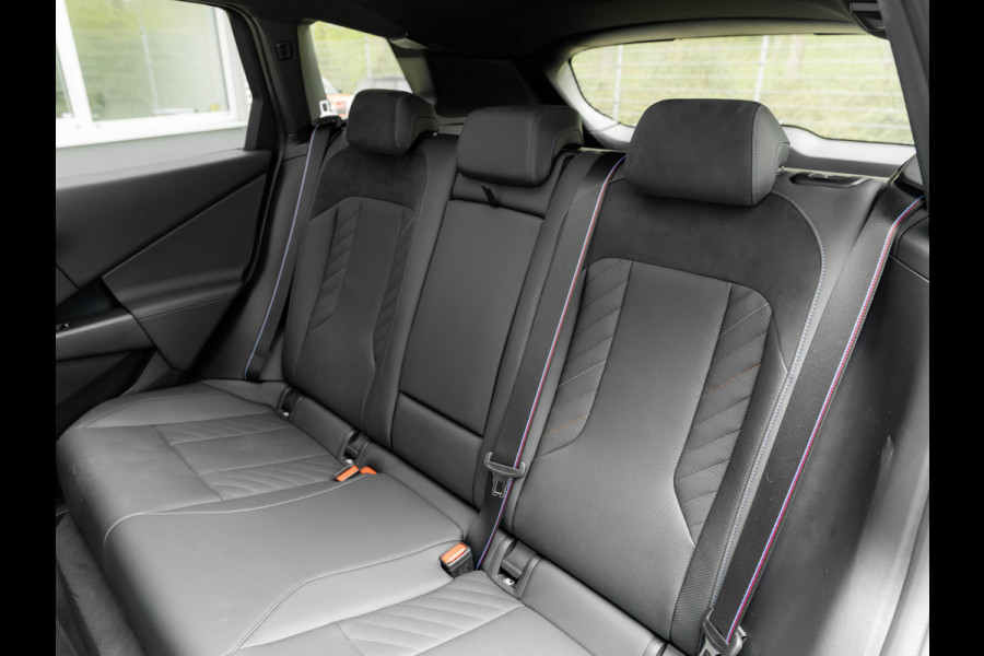 BMW X3 30e xDrive M-Sport Pro - Pano - Trekhaak - Stuurwiel Verwarmd