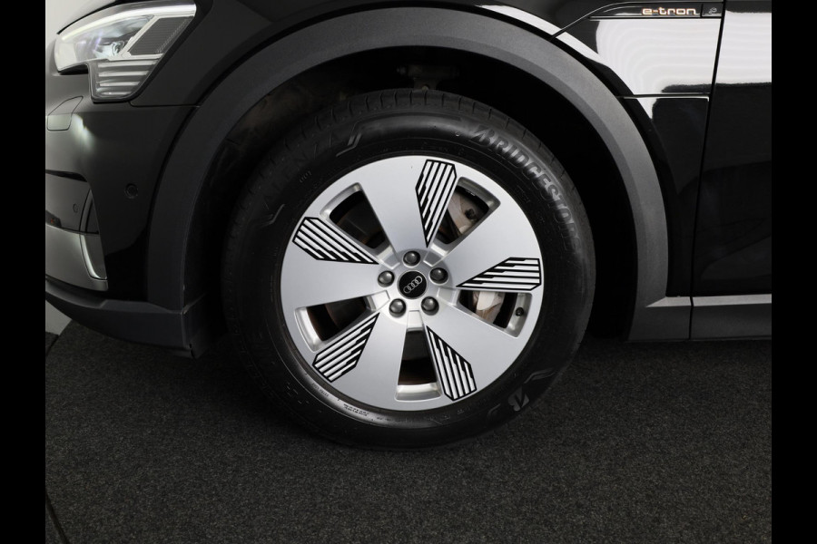 Audi e-tron 50 quattro edition 71 kWh 313 pk | SoH 99% | Navigatie | Trekhaak (afneembaar) | Parkeersensoren | Luchtvering |