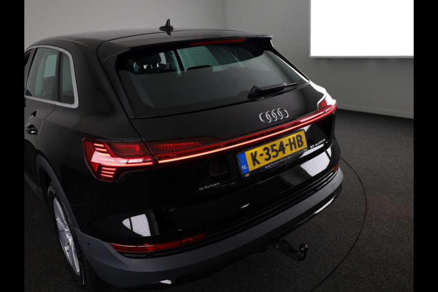 Audi e-tron 50 quattro edition 71 kWh 313 pk | SoH 99% | Navigatie | Trekhaak (afneembaar) | Parkeersensoren | Luchtvering |
