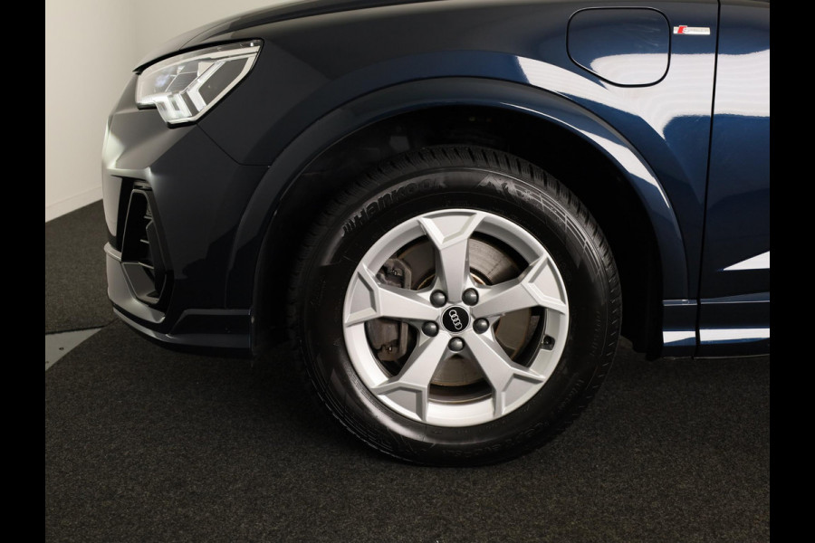 Audi Q3 Sportback 45 TFSI e S Edition 245 pk S-tronic | Navigatie | Panoramadak | Parkeersensoren | Adaptieve cruise control | S-Line