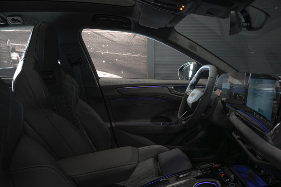 Audi A6 Avant 2.0 e-hybrid quattro S edition Competition *Panorama / Bang & Olufsen / Bijrijders-display / HUD / Memory / Ventilatie- & massage*