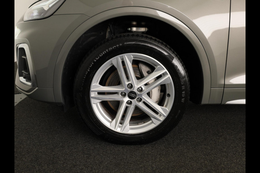 Audi Q5 50 TFSI e S edition 299 pk S-tronic | Navigatie | Parkeersensoren | Achteruitrijcamera | Autom. airco (3 zones) | S-line