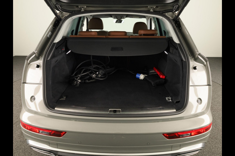 Audi Q5 50 TFSI e S edition 299 pk S-tronic | Navigatie | Parkeersensoren | Achteruitrijcamera | Autom. airco (3 zones) | S-line