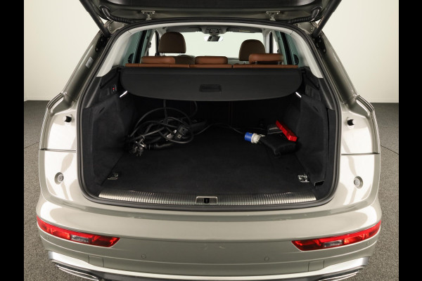 Audi Q5 50 TFSI e S edition 299 pk S-tronic | Navigatie | Parkeersensoren | Achteruitrijcamera | Autom. airco (3 zones) | S-line