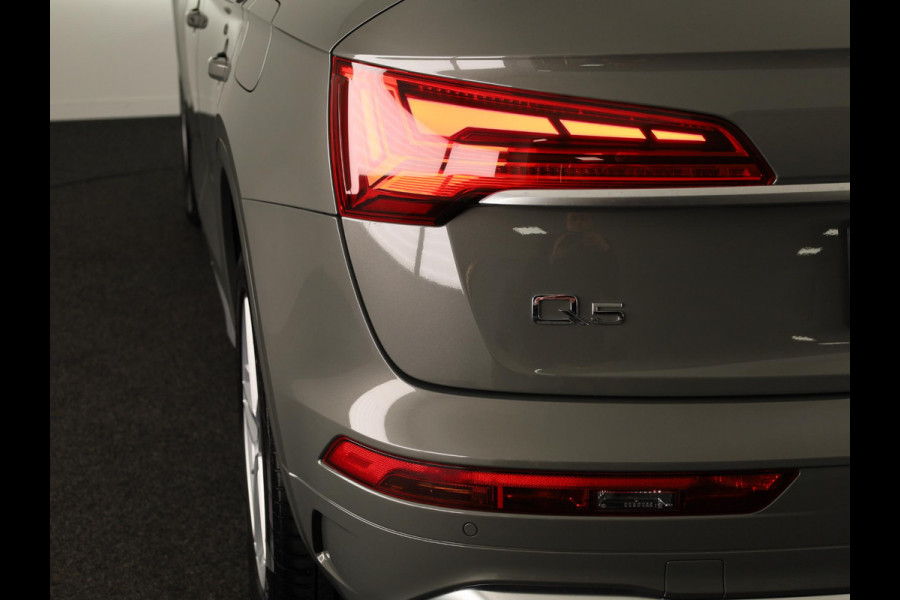 Audi Q5 50 TFSI e S edition 299 pk S-tronic | Navigatie | Parkeersensoren | Achteruitrijcamera | Autom. airco (3 zones) | S-line