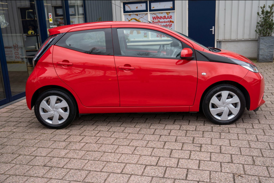 Toyota Aygo 1.0 VVT-i x-Nav | Prijs rijklaar incl. 12 mnd garantie | Bluetooth Usb Camera Airco