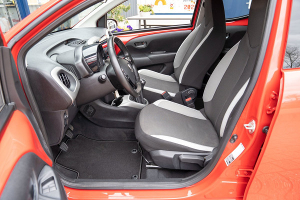 Toyota Aygo 1.0 VVT-i x-Nav | Prijs rijklaar incl. 12 mnd garantie | Bluetooth Usb Camera Airco