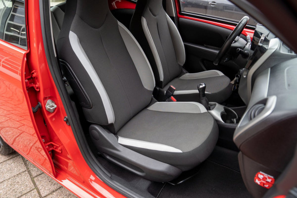 Toyota Aygo 1.0 VVT-i x-Nav | Prijs rijklaar incl. 12 mnd garantie | Bluetooth Usb Camera Airco