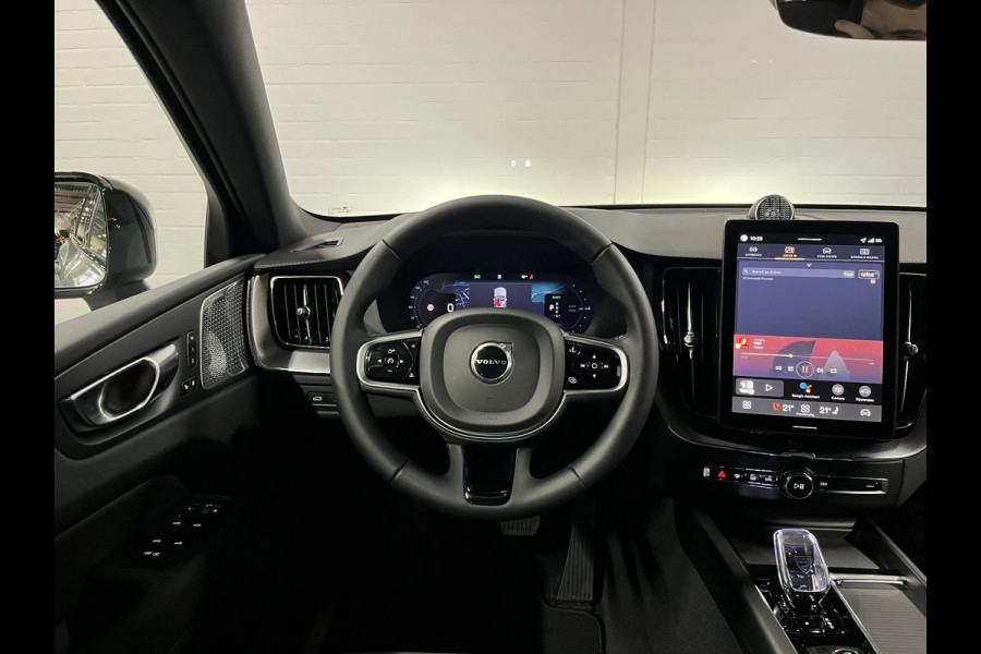 Volvo XC60 T8 PHEV AWD Ultra Black Edition Trekhaak | Bowers & Wilkins |  Massage | Open dak |  Stoel ventilatie | Stoel-/stuurverwarming | Head-up | 360 camera | *455PK*