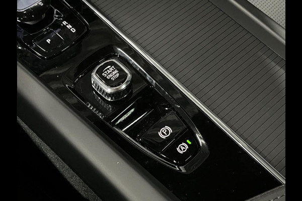 Volvo XC60 T8 PHEV AWD Ultra Black Edition Trekhaak | Bowers & Wilkins |  Massage | Open dak |  Stoel ventilatie | Stoel-/stuurverwarming | Head-up | 360 camera | *455PK*