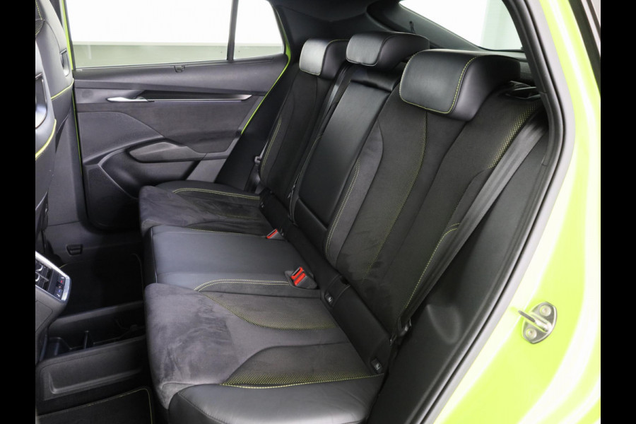 Škoda ENYAQ Coupé iV 80 RS 299pk | SoH 93% | Panoramadak | Elektrisch verstelbare stoelen met geheugen | Verwarmbare voorstoelen en achterbank |