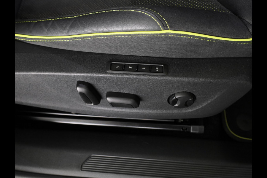 Škoda ENYAQ Coupé iV 80 RS 299pk | SoH 93% | Panoramadak | Elektrisch verstelbare stoelen met geheugen | Verwarmbare voorstoelen en achterbank |