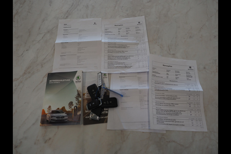 Škoda Superb Combi 1.4 TSI iV Laurin & Klement | Massage | Leder | Trekhaak | 360 | Canton | Keyless | Adaptive Cruise | Carplay