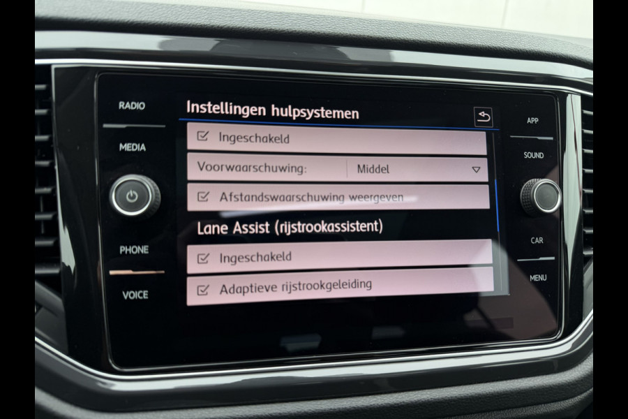 Volkswagen T-Roc 1.5 TSI Sport | Pano | Trekhaak | LED | Carplay | Camera | Virtual Cockpit | PDC