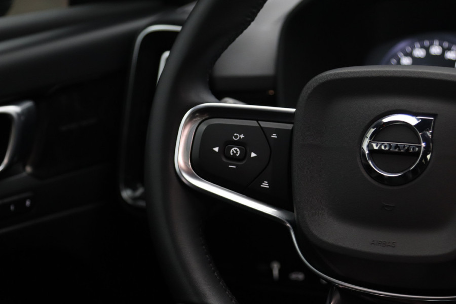 Volvo XC40 1.5 T5 262 PK Recharge R-Design, Panoramadak, Memory, H/K Sound, Camera