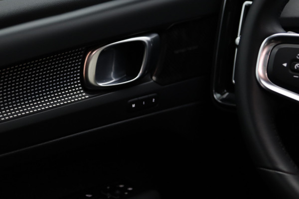 Volvo XC40 1.5 T5 262 PK Recharge R-Design, Panoramadak, Memory, H/K Sound, Camera