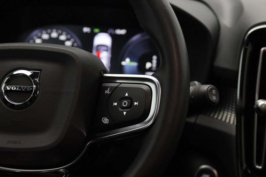 Volvo XC40 1.5 T5 262 PK Recharge R-Design, Panoramadak, Memory, H/K Sound, Camera