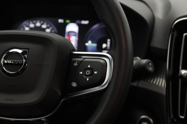 Volvo XC40 1.5 T5 262 PK Recharge R-Design, Panoramadak, Memory, H/K Sound, Camera