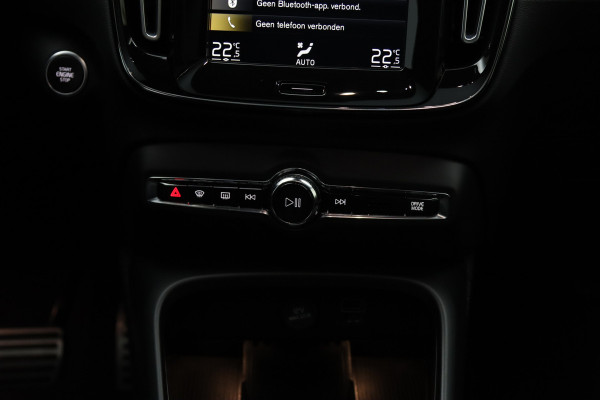 Volvo XC40 1.5 T5 262 PK Recharge R-Design, Panoramadak, Memory, H/K Sound, Camera