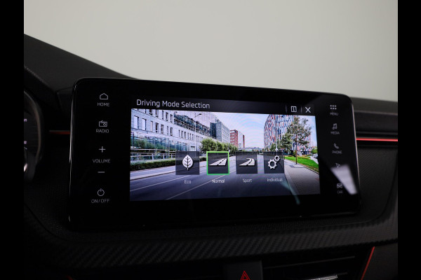 Škoda Kamiq Monte Carlo 1.0 TSI 115 pk 7 versn. DSG | Navigatie Pakket | Travel Assist Plus | Wegklapbare trekhaak | Winter Pakket | Charging | 18 inch lichtmetalen velgen