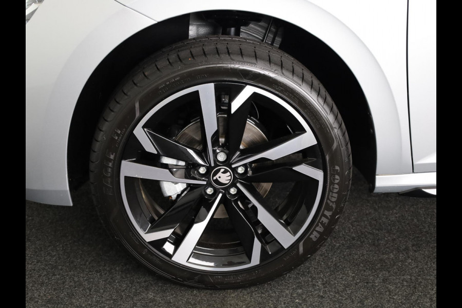 Škoda Kamiq Monte Carlo 1.0 TSI 115 pk 7 versn. DSG | Navigatie Pakket | Travel Assist Plus | Wegklapbare trekhaak | Winter Pakket | Charging | 18 inch lichtmetalen velgen