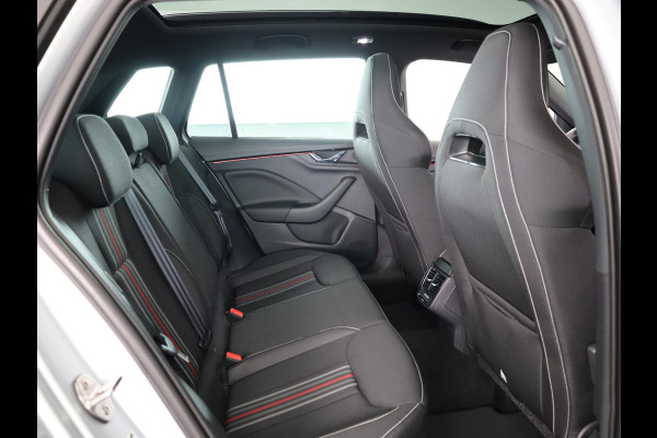 Škoda Kamiq Monte Carlo 1.0 TSI 115 pk 7 versn. DSG | Navigatie Pakket | Travel Assist Plus | Wegklapbare trekhaak | Winter Pakket | Charging | 18 inch lichtmetalen velgen