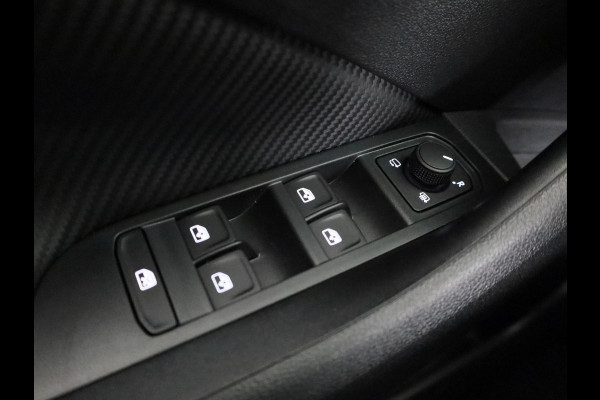 Škoda Kamiq Monte Carlo 1.0 TSI 115 pk 7 versn. DSG | Navigatie Pakket | Travel Assist Plus | Wegklapbare trekhaak | Winter Pakket | Charging | 18 inch lichtmetalen velgen