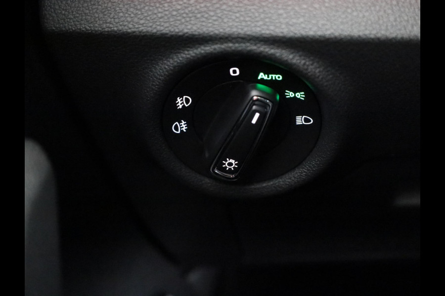 Škoda Kamiq Monte Carlo 1.0 TSI 115 pk 7 versn. DSG | Navigatie Pakket | Travel Assist Plus | Wegklapbare trekhaak | Winter Pakket | Charging | 18 inch lichtmetalen velgen