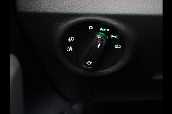 Škoda Kamiq Monte Carlo 1.0 TSI 115 pk 7 versn. DSG | Navigatie Pakket | Travel Assist Plus | Wegklapbare trekhaak | Winter Pakket | Charging | 18 inch lichtmetalen velgen