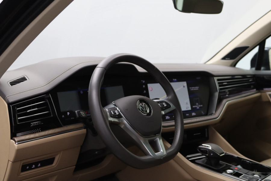 Volkswagen Touareg 3.0 TDI 286 PK Atmosphere R-Line, Luchtvering, Trekhaak, Panoramadak, Adap. Cruise Control