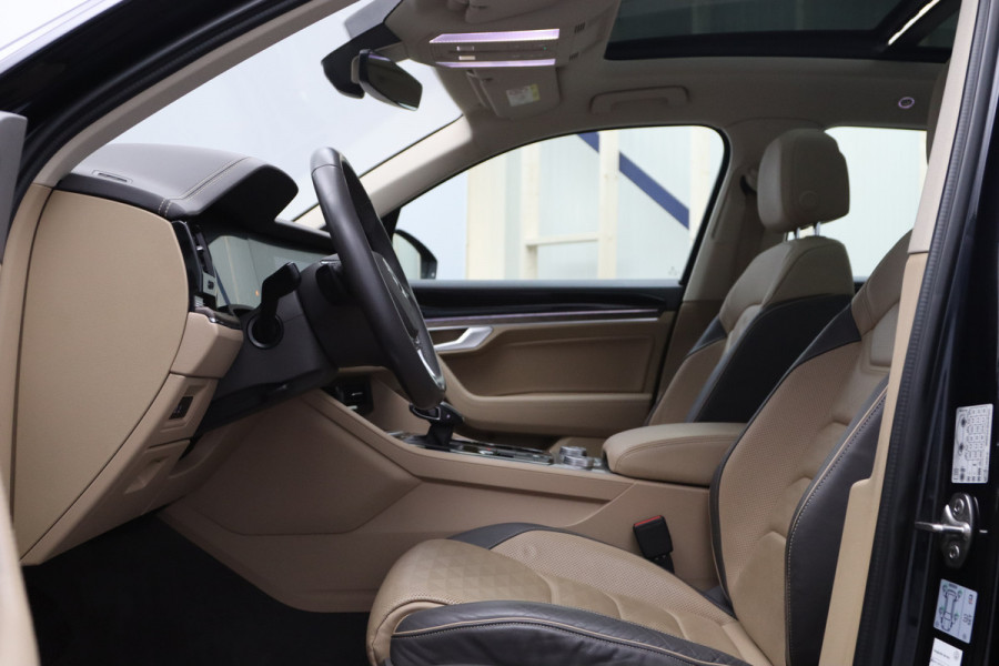 Volkswagen Touareg 3.0 TDI 286 PK Atmosphere R-Line, Luchtvering, Trekhaak, Panoramadak, Adap. Cruise Control