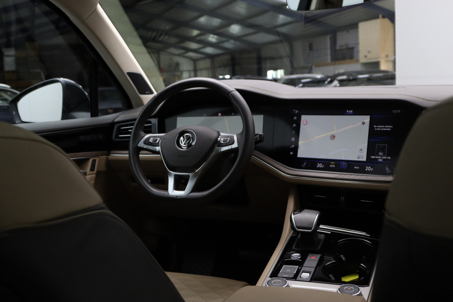 Volkswagen Touareg 3.0 TDI 286 PK Atmosphere R-Line, Luchtvering, Trekhaak, Panoramadak, Adap. Cruise Control