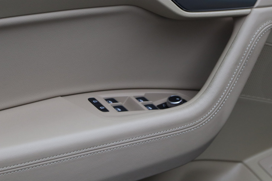 Volkswagen Touareg 3.0 TDI 286 PK Atmosphere R-Line, Luchtvering, Trekhaak, Panoramadak, Adap. Cruise Control