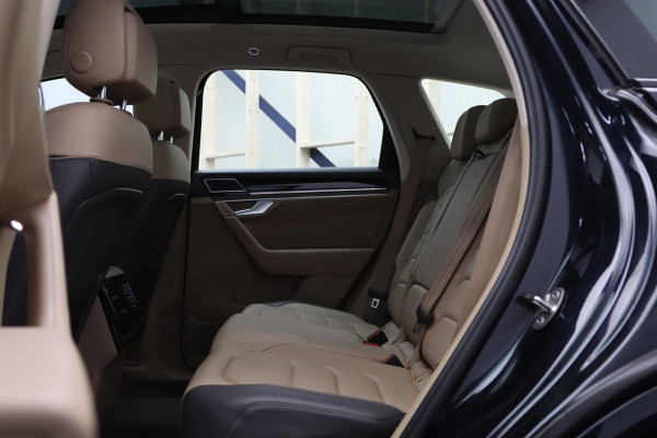 Volkswagen Touareg 3.0 TDI 286 PK Atmosphere R-Line, Luchtvering, Trekhaak, Panoramadak, Adap. Cruise Control