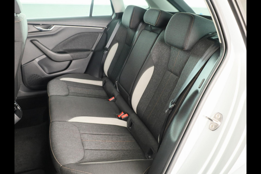 Škoda SCALA 1.0 TSI Ambition 110pk | Navigatie | Parkeercamera | 18 inch lichtmetalen velgen | Verlengde garantie