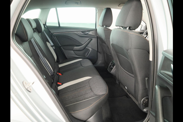 Škoda SCALA 1.0 TSI Ambition 110pk | Navigatie | Parkeercamera | 18 inch lichtmetalen velgen | Verlengde garantie