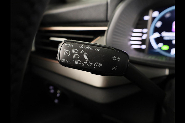 Škoda SCALA 1.0 TSI Ambition 110pk | Navigatie | Parkeercamera | 18 inch lichtmetalen velgen | Verlengde garantie