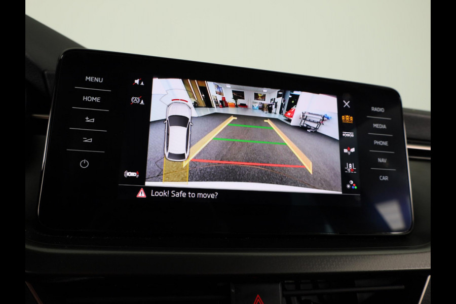 Škoda SCALA 1.0 TSI Ambition 110pk | Navigatie | Parkeercamera | 18 inch lichtmetalen velgen | Verlengde garantie