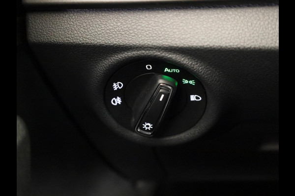 Škoda SCALA 1.0 TSI Ambition 110pk | Navigatie | Parkeercamera | 18 inch lichtmetalen velgen | Verlengde garantie