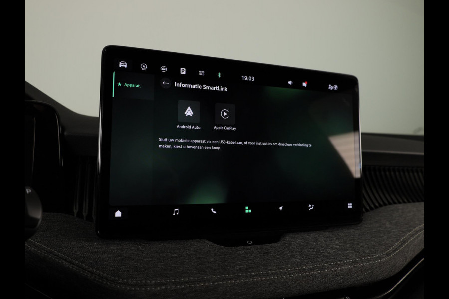 Škoda Superb Combi Business Edition 1.5 MHEV 150pk DSG-7 | Navigatie | Parkeercamera | Verwarmbare voorstoelen en achterbank | 18 inch Lichtmetalen velgen | Verlengde garantie