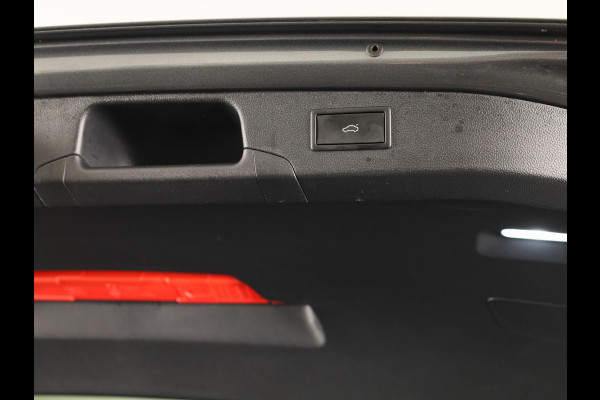 Škoda Superb Combi Business Edition 1.5 MHEV 150pk DSG-7 | Navigatie | Parkeercamera | Verwarmbare voorstoelen en achterbank | 18 inch Lichtmetalen velgen | Verlengde garantie