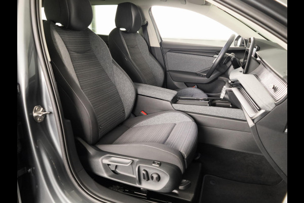 Škoda Superb Combi Business Edition 1.5 MHEV 150pk DSG-7 | Navigatie | Parkeercamera | Verwarmbare voorstoelen en achterbank | 18 inch Lichtmetalen velgen | Verlengde garantie