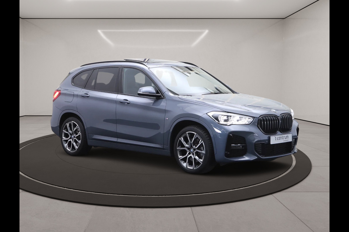 BMW X1 xDrive25e 220 PK High Executive M-Sport PHEV, Leder, Panoramadak, Head-Up, Camera, Keyless