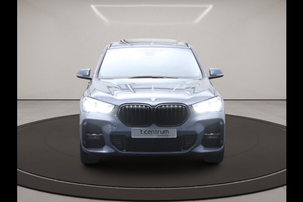 BMW X1 xDrive25e 220 PK High Executive M-Sport PHEV, Leder, Panoramadak, Head-Up, Camera, Keyless