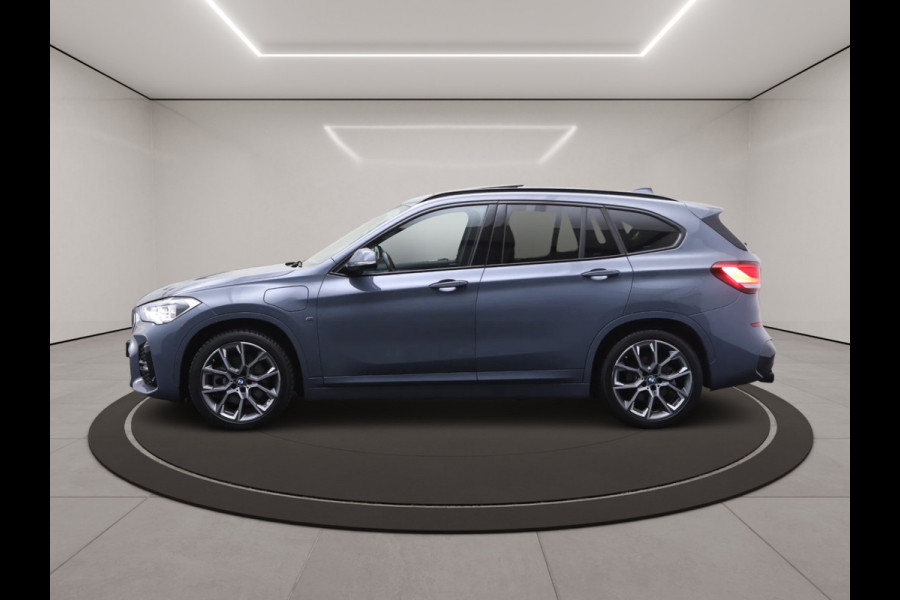 BMW X1 xDrive25e 220 PK High Executive M-Sport PHEV, Leder, Panoramadak, Head-Up, Camera, Keyless