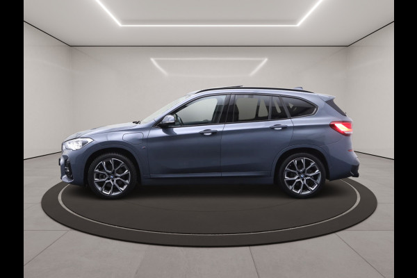 BMW X1 xDrive25e 220 PK High Executive M-Sport PHEV, Leder, Panoramadak, Head-Up, Camera, Keyless