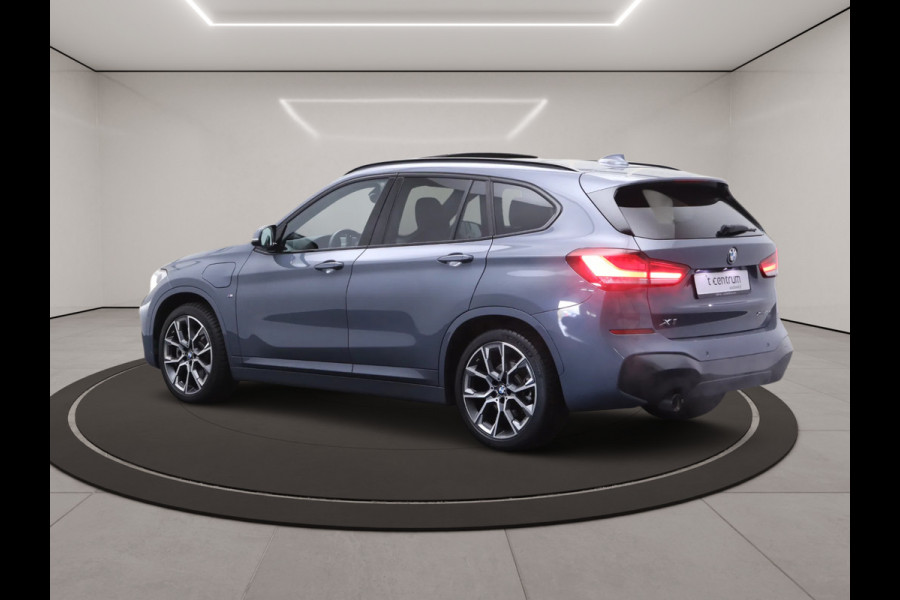 BMW X1 xDrive25e 220 PK High Executive M-Sport PHEV, Leder, Panoramadak, Head-Up, Camera, Keyless